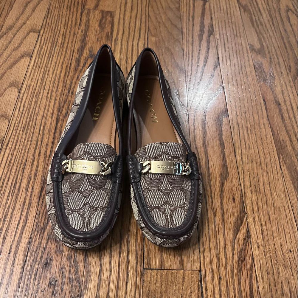 Like new Coach flats size 6